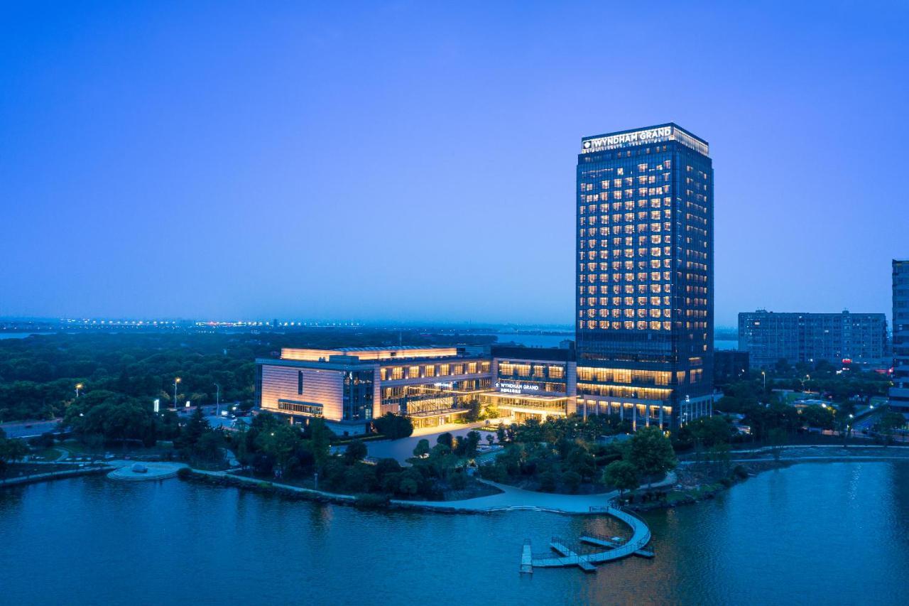 Wyndham Grand Suzhou Fenhu Hotel Xinta Bagian luar foto